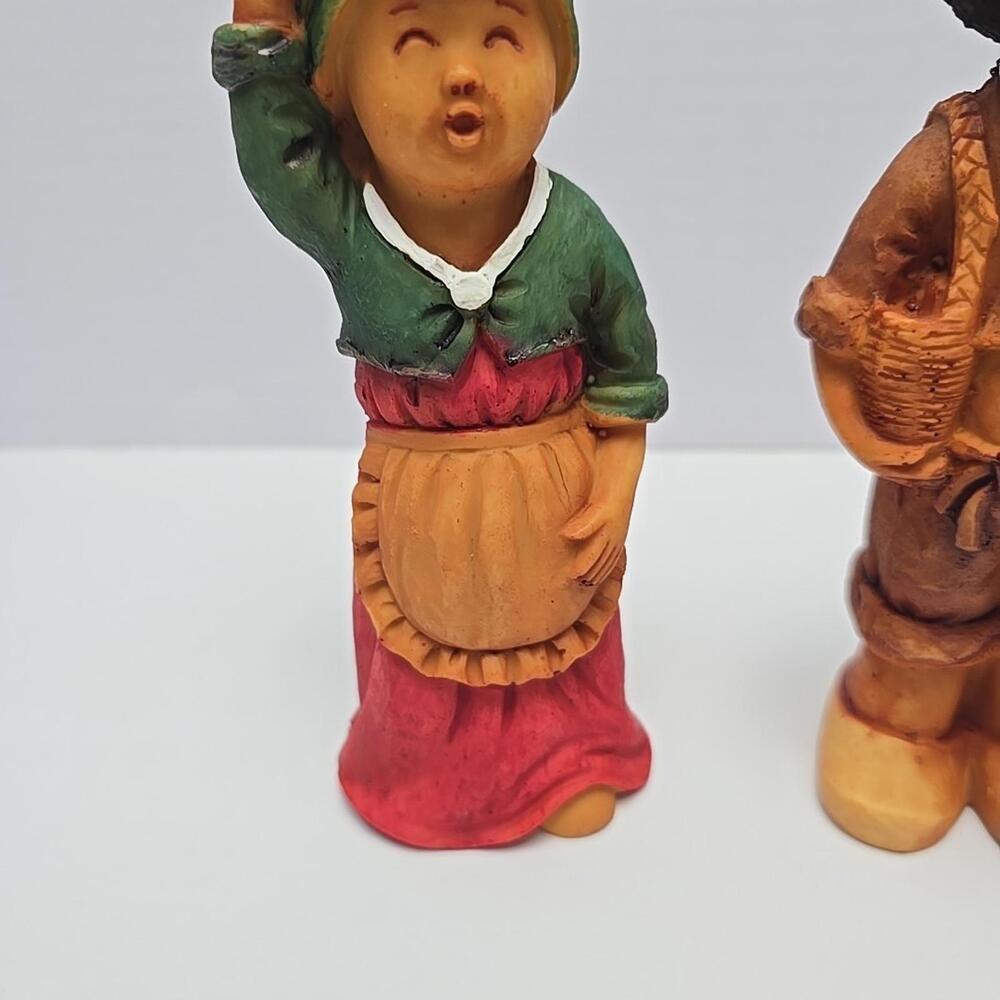 Lot of 2  Doo Lee Koreart man and woman with Basket Resin Figurines 6.5" - Picture 4 of 15